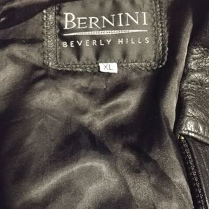 Bernini Beverly Hills zip up front men's sport coa